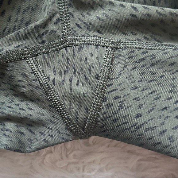 Lululemon Leggings Run: Inspire Crop II *Full-On Luxtreme (Mesh) Green Black 6 - Picture 8 of 13